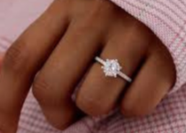 Lily Arkwright, a UK engagement ring jeweller